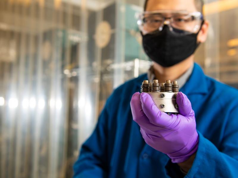 The Temperature-based Hibernating Battery consists of a metal anode, a metal cathode, a molten salt electrolyte, and a porous separator. Photo: Andrea Starr | Pacific Northwest National Laboratory